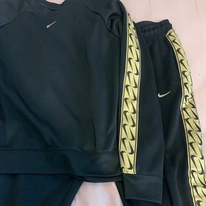 Nike set, black and gold. Size medium